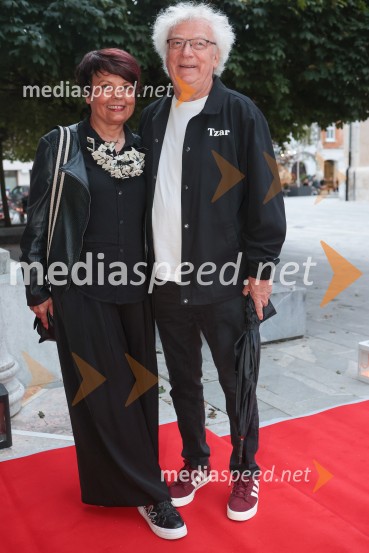  Janja Koren, novinarka;  Mile CrnovićPremiera Don Kihot in podelitev nagrad Julija, Prešernovo gledališče Kranj