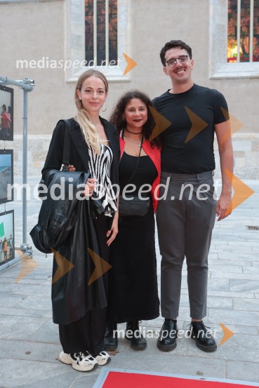  Lara Fortuna, igralka;  Lina Akif, igralka;  ... Premiera Don Kihot in podelitev nagrad Julija, Prešernovo gledališče Kranj