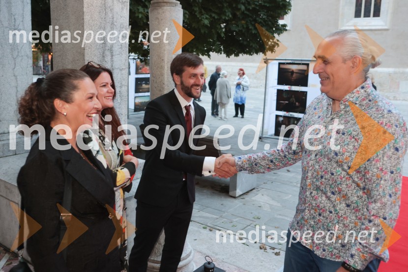  Gaja Kryštufek Gostiša, poslovna sekretarka, Prešernovo Gledališče Kranj;  Eva Belčič, vodja marketinga in odnosov z javnostmi, Prešernovo gledališče Kranj;  Rok Bozovičar, direktor, Prešernovo gledališče Kranj ;  ... Premiera Don Kihot in podelitev nagrad Julija, Prešernovo gledališče Kranj