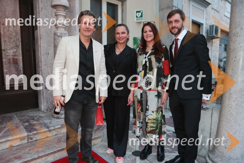  Aljoša Ternovšek, igralec;  Gaja Kryštufek Gostiša, poslovna sekretarka, Prešernovo Gledališče Kranj;  Eva Belčič, vodja marketinga in odnosov z javnostmi, Prešernovo gledališče Kranj;  Rok Bozovičar, direktor, Prešernovo gledališče Kranj Premiera Don Kihot in podelitev nagrad Julija, Prešernovo gledališče Kranj