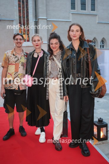  Tilen Oblak, asistent dramaturginje;  ... ;  Diana  Kolenc, igralka;  ... Premiera Don Kihot in podelitev nagrad Julija, Prešernovo gledališče Kranj