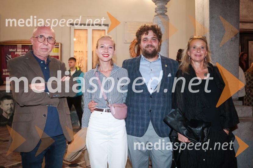  Božo Grlj, režiser;  Lara Ekar Grlj, koreografinja;  Luka Marcen, režiser;  Tatjana Doma, dramaturginja SLG CeljePremiera Don Kihot in podelitev nagrad Julija, Prešernovo gledališče Kranj