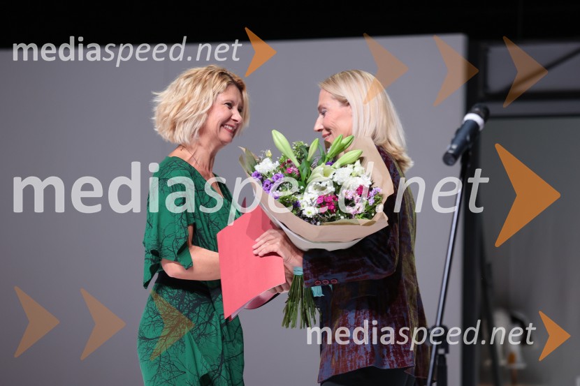  Vesna Pernarčič, igralka;  ... Premiera Don Kihot in podelitev nagrad Julija, Prešernovo gledališče Kranj