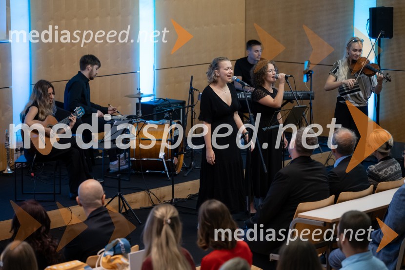 Najboljša študentka Univerze v Mariboru je Pia Žula