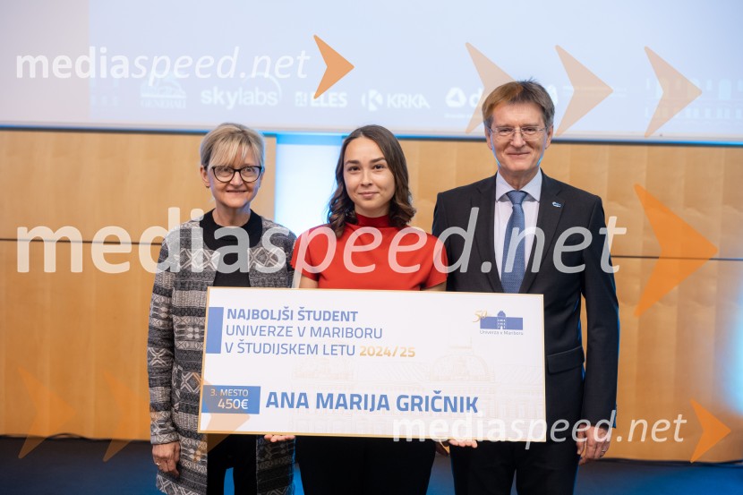  ... ;  Ana Marija Gričnik; prof. dr. Zdravko Kačič, rektor Univerze v MariboruNajboljša študentka Univerze v Mariboru je Pia Žula