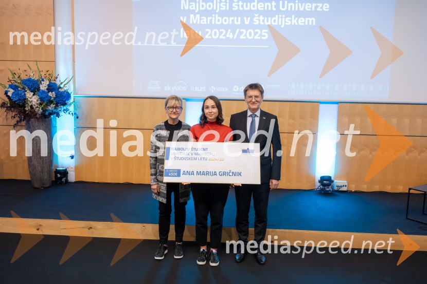  ... ;  Ana Marija Gričnik; prof. dr. Zdravko Kačič, rektor Univerze v MariboruNajboljša študentka Univerze v Mariboru je Pia Žula