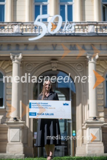  Maša GalunNajboljša študentka Univerze v Mariboru je Pia Žula