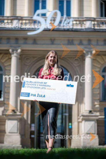  Pia Žula, najboljša študentka Univerze v Mariboru 2024/2025Najboljša študentka Univerze v Mariboru je Pia Žula