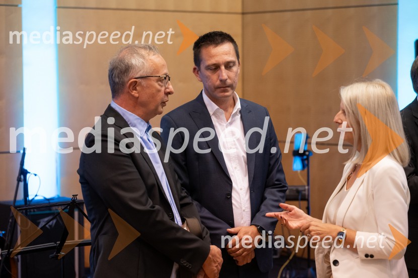  ... ;  Sebastijan Seme, dekan, Fakulteta za energetiko Univerze v Mariboru;  ... Najboljša študentka Univerze v Mariboru je Pia Žula