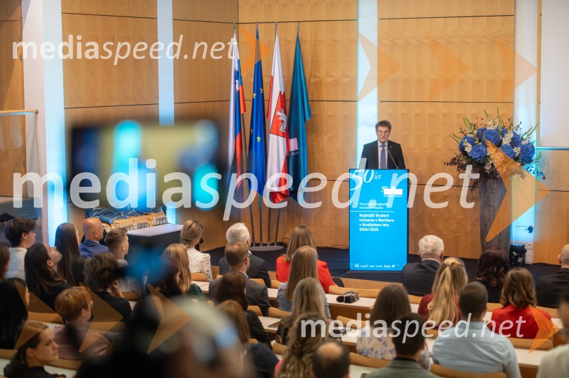 Najboljša študentka Univerze v Mariboru je Pia Žula