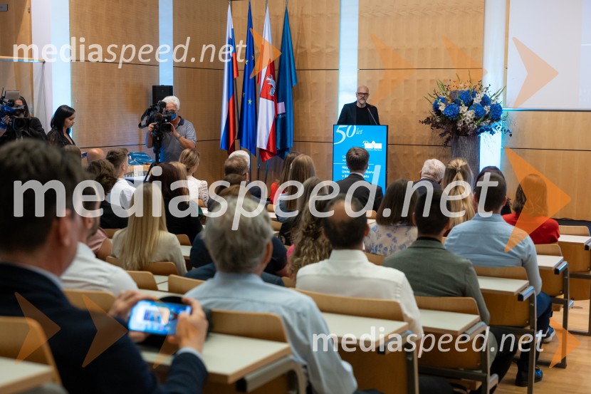 Najboljša študentka Univerze v Mariboru je Pia Žula