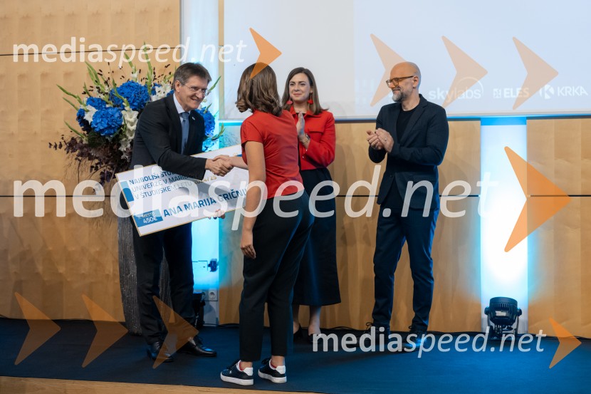 Najboljša študentka Univerze v Mariboru je Pia Žula