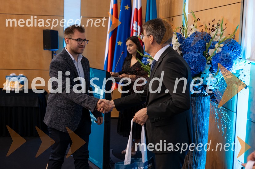 Najboljša študentka Univerze v Mariboru je Pia Žula