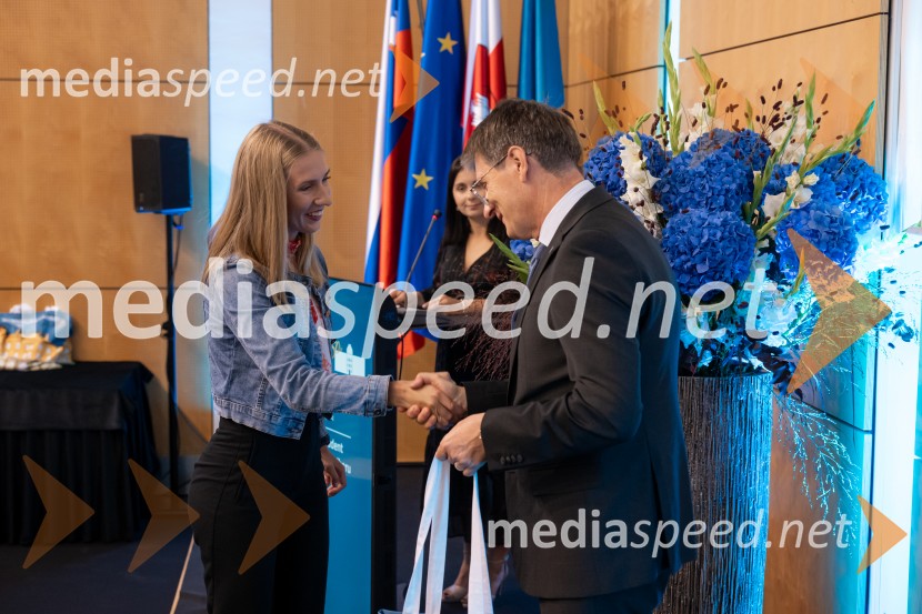 Najboljša študentka Univerze v Mariboru je Pia Žula