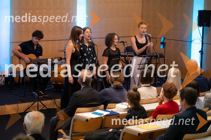 Univerza v Mariboru ob 50-letnici predstavila znanstveno monografijo in poštno znamko