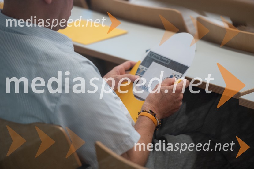 Univerza v Mariboru ob 50-letnici predstavila znanstveno monografijo in poštno znamko