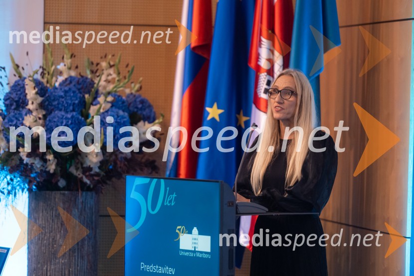 Simona   Koser Šavora, marketing, Pošta SlovenijeUniverza v Mariboru ob 50-letnici predstavila znanstveno monografijo in poštno znamko