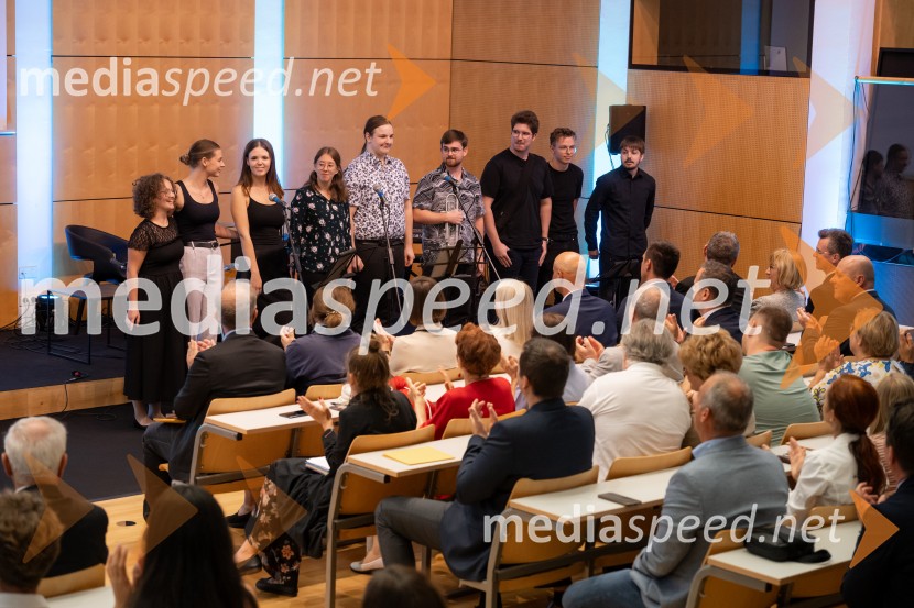 Univerza v Mariboru ob 50-letnici predstavila znanstveno monografijo in poštno znamko