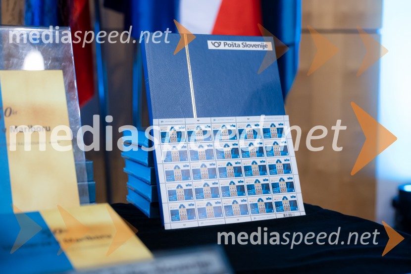 Univerza v Mariboru ob 50-letnici predstavila znanstveno monografijo in poštno znamko