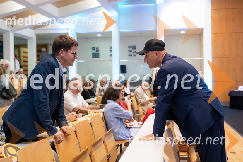 Univerza v Mariboru ob 50-letnici predstavila znanstveno monografijo in poštno znamko