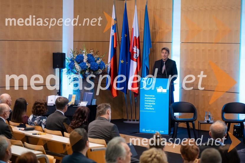 Univerza v Mariboru ob 50-letnici predstavila znanstveno monografijo in poštno znamko