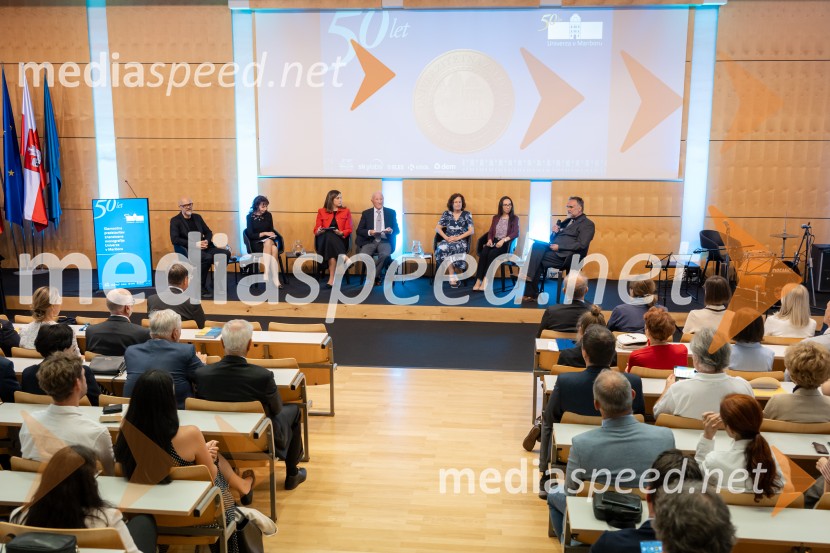 Univerza v Mariboru ob 50-letnici predstavila znanstveno monografijo in poštno znamko