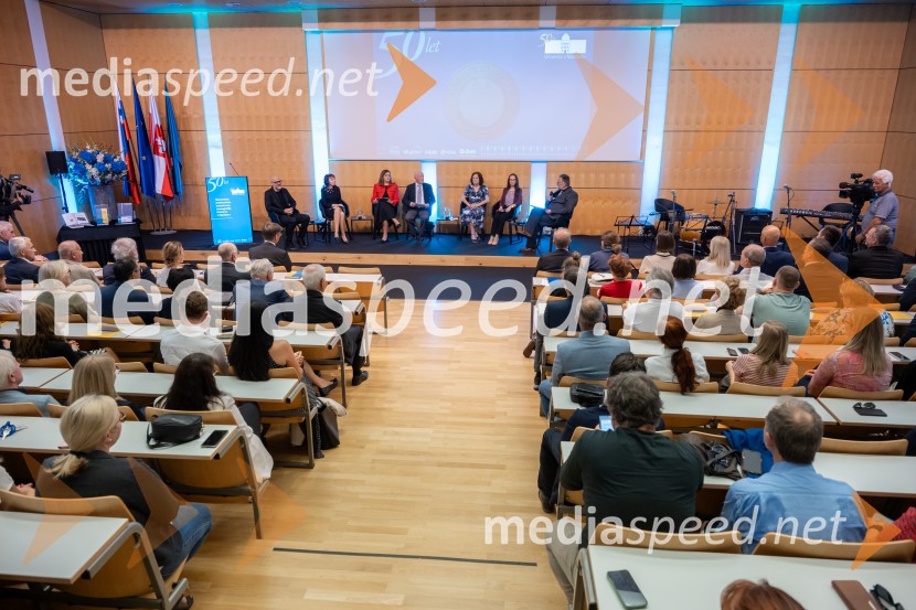 Univerza v Mariboru ob 50-letnici predstavila znanstveno monografijo in poštno znamko