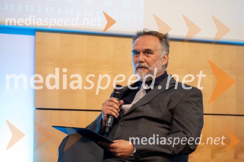 red. prof. dr. Gorazd Meško, predsednik Upravnega odbora UMUniverza v Mariboru ob 50-letnici predstavila znanstveno monografijo in poštno znamko