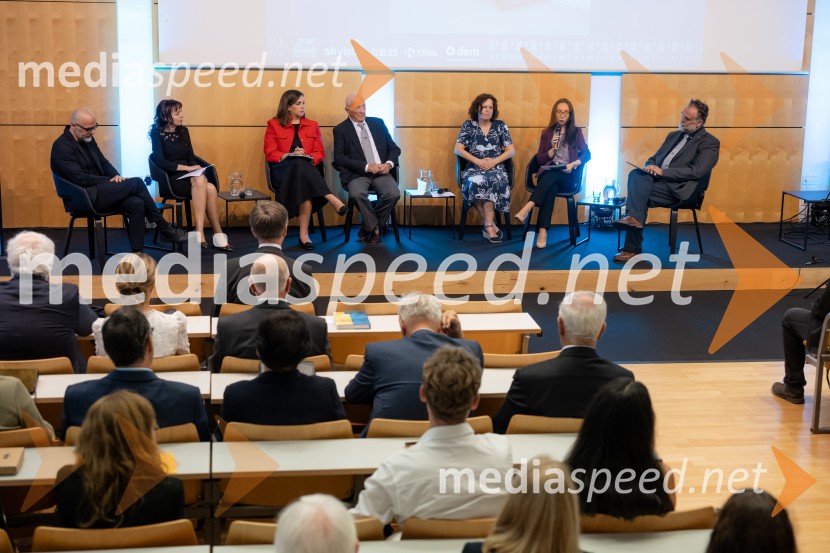 Univerza v Mariboru ob 50-letnici predstavila znanstveno monografijo in poštno znamko