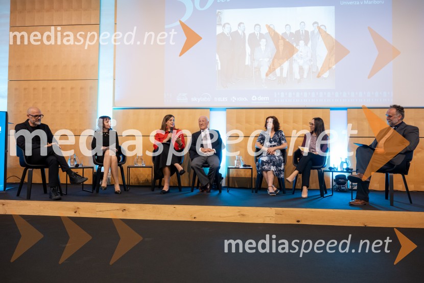 Univerza v Mariboru ob 50-letnici predstavila znanstveno monografijo in poštno znamko