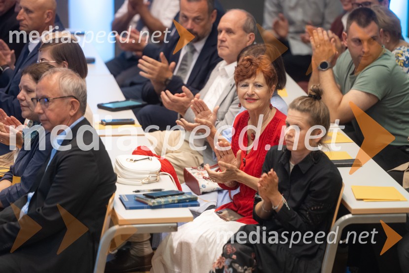 Univerza v Mariboru ob 50-letnici predstavila znanstveno monografijo in poštno znamko