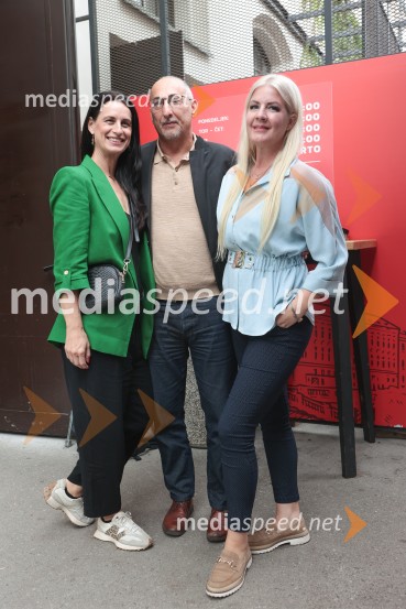  Inesa Grobler, vodja marketinga, Beletrina;  Aleš Vesel, vodja trženja, Beletrina;  Hana Souček Martinc, medijska menadžerka, Kreativna bazaFilmska priredba romana Belo se pere na devetdeset predstavljena na novinarski konferenci