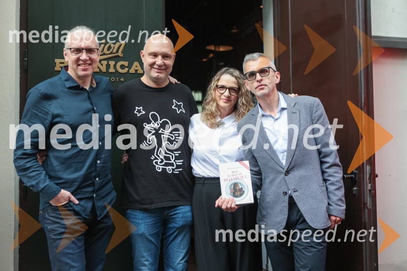  Marko  Naberšnik, režiser in scenarist;  Mitja Čander, direktor, Beletrina;  Bronja Žakelj, pisateljica;  Aleš  Pavlin , Perfo productionFilmska priredba romana Belo se pere na devetdeset predstavljena na novinarski konferenci