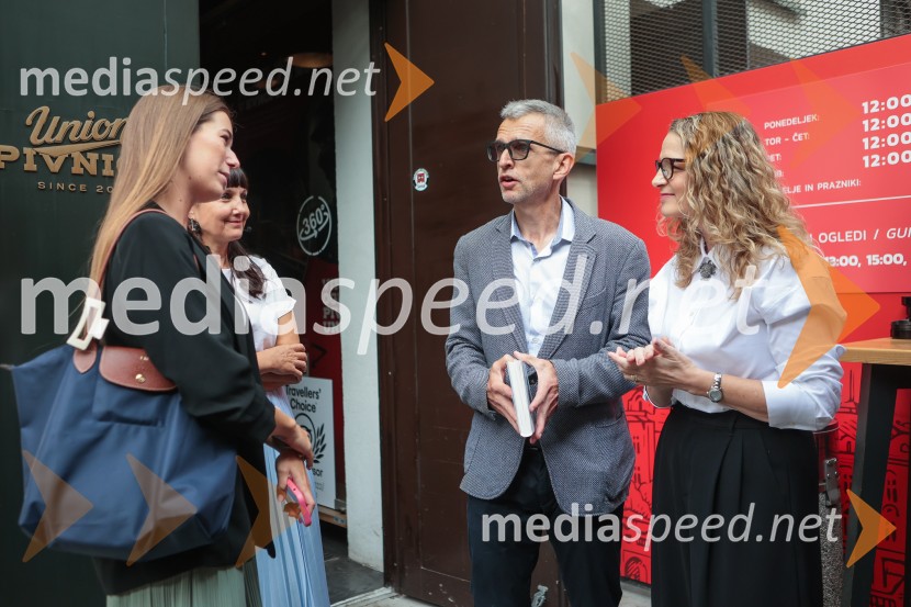  ... ;  Aleš  Pavlin , Perfo production;  Bronja Žakelj, pisateljicaFilmska priredba romana Belo se pere na devetdeset predstavljena na novinarski konferenci