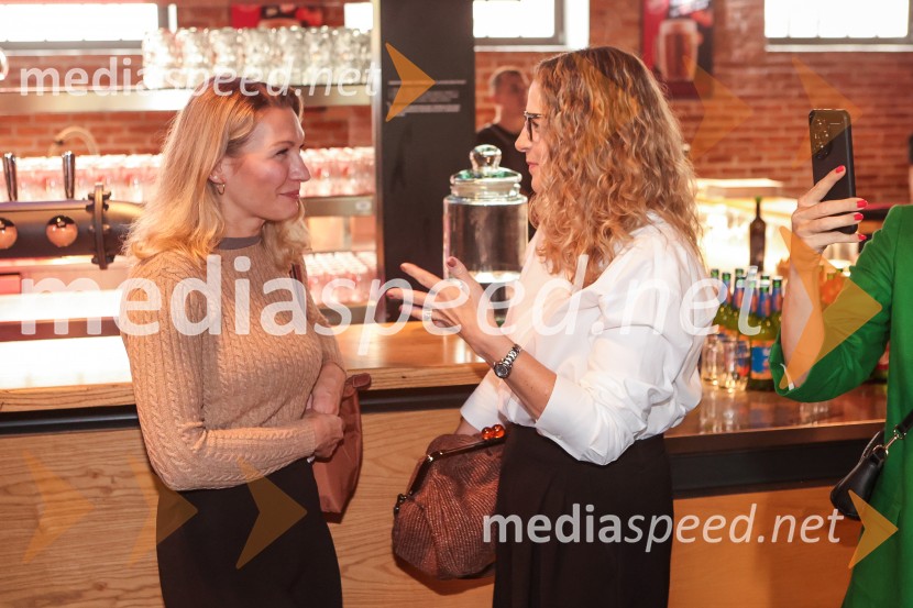  ... ;  Bronja Žakelj, pisateljicaFilmska priredba romana Belo se pere na devetdeset predstavljena na novinarski konferenci