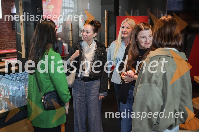 Filmska priredba romana Belo se pere na devetdeset predstavljena na novinarski konferenci