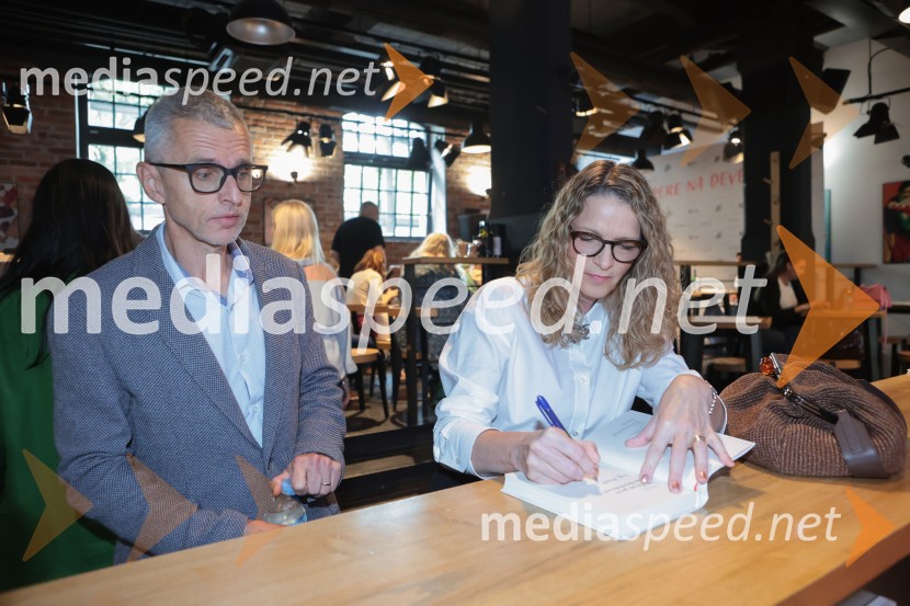  Aleš  Pavlin , Perfo production;  Bronja Žakelj, pisateljicaFilmska priredba romana Belo se pere na devetdeset predstavljena na novinarski konferenci