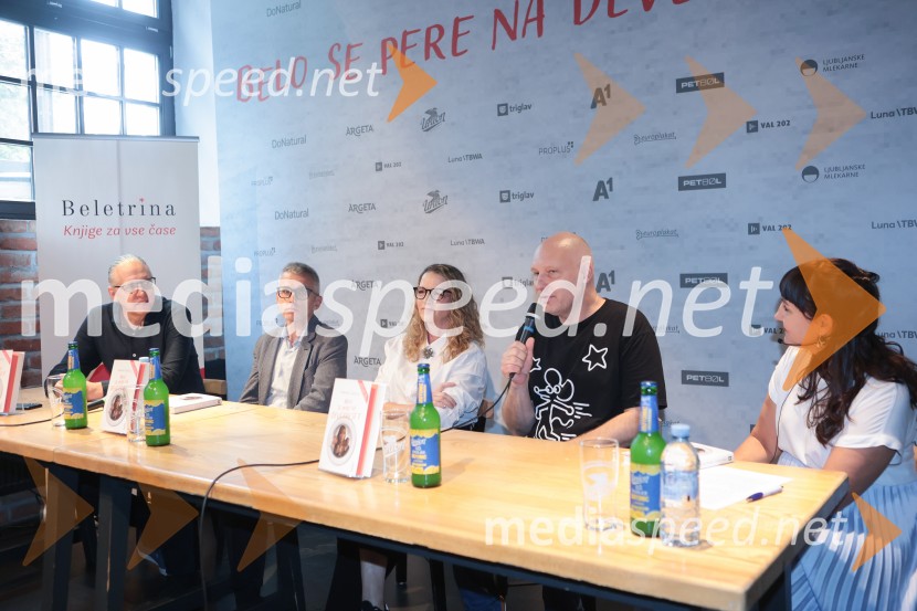  Marko  Naberšnik, režiser in scenarist;  Aleš  Pavlin , Perfo production;  Bronja Žakelj, pisateljica;  Mitja Čander, direktor, Beletrina;  Uršula Menih Dokl, direktorica, Kreativna bazaFilmska priredba romana Belo se pere na devetdeset predstavljena na novinarski konferenci