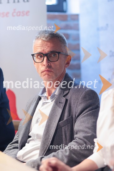  Aleš Pavlin, Perfo ProductionFilmska priredba romana Belo se pere na devetdeset predstavljena na novinarski konferenci