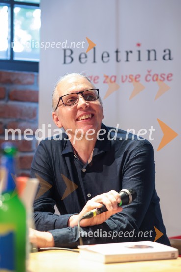  Marko  Naberšnik, režiser in scenaristFilmska priredba romana Belo se pere na devetdeset predstavljena na novinarski konferenci