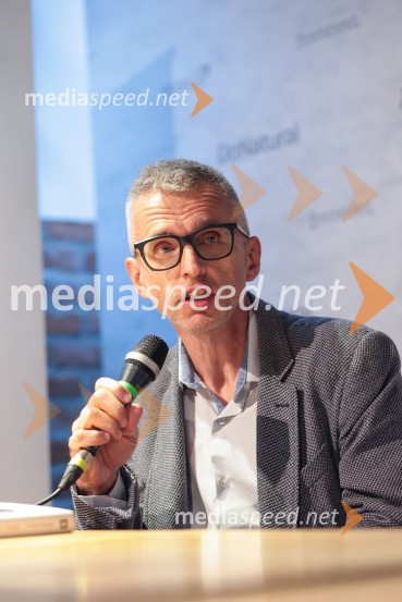  Aleš  Pavlin , Perfo productionFilmska priredba romana Belo se pere na devetdeset predstavljena na novinarski konferenci