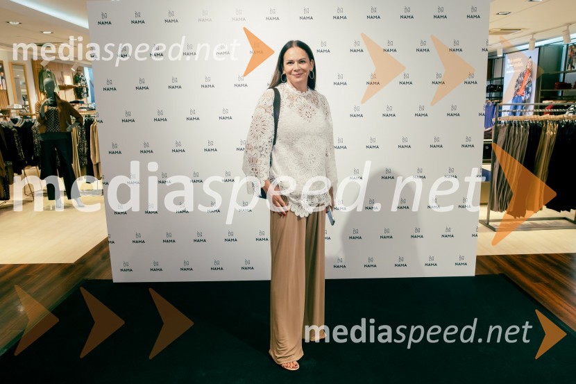  Pika  Zrim, urednica spletnega portala citylife.si in modna vplivnicaPrenovljena Nama ponovno odprla svoja vrata