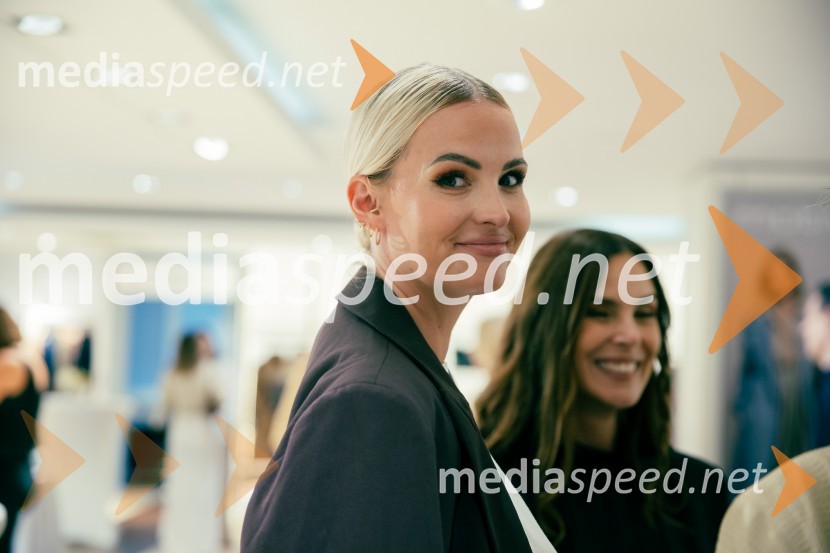  Tjaša  Kokalj Jerala, manekenka, voditeljica;  Ula  Furlan, igralka, voditeljicaPrenovljena Nama ponovno odprla svoja vrata