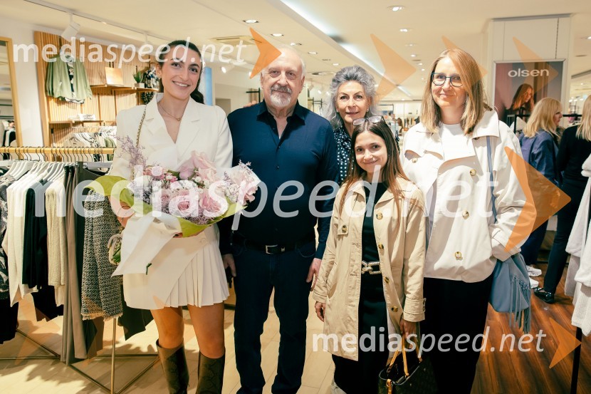  Francesca Borghetti, lastnica Name;  ... ;  ... ;  ... ;  ... Prenovljena Nama ponovno odprla svoja vrata