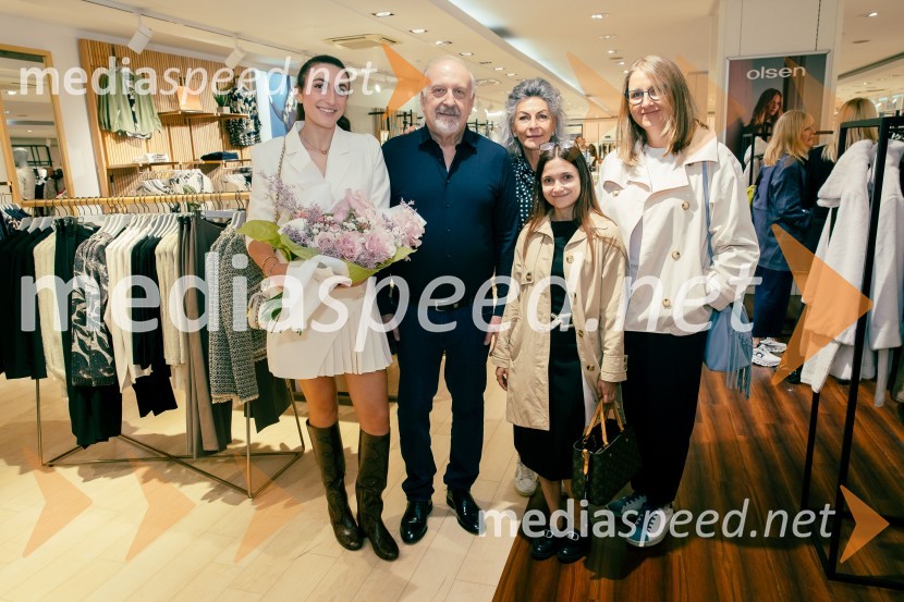  Francesca Borghetti, lastnica Name;  ... ;  ... ;  ... ;  ... Prenovljena Nama ponovno odprla svoja vrata