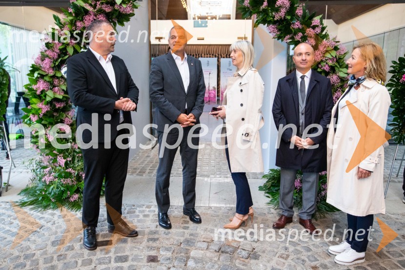 mag. Andrej Rihter, direktor, Javni holding Maribor;  Aleksander Saša Arsenovič, župan, Mestna občina Maribor; mag. Lidija Pliberšek, direktorica, Pogrebno podjetje Maribor d.d.;  ... ; mag. Darja Kukovičič,  namestnica direktorice, Pogrebno podjetje Maribor, d.o.o.Pogrebno podjetje Maribor obeležilo tri pomembne jubileje