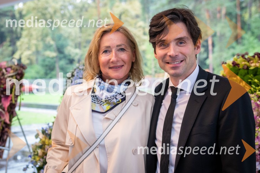 mag. Darja Kukovičič,  namestnica direktorice, Pogrebno podjetje Maribor, d.o.o.;  Tilen Artač, imitator, glasbenikPogrebno podjetje Maribor obeležilo tri pomembne jubileje
