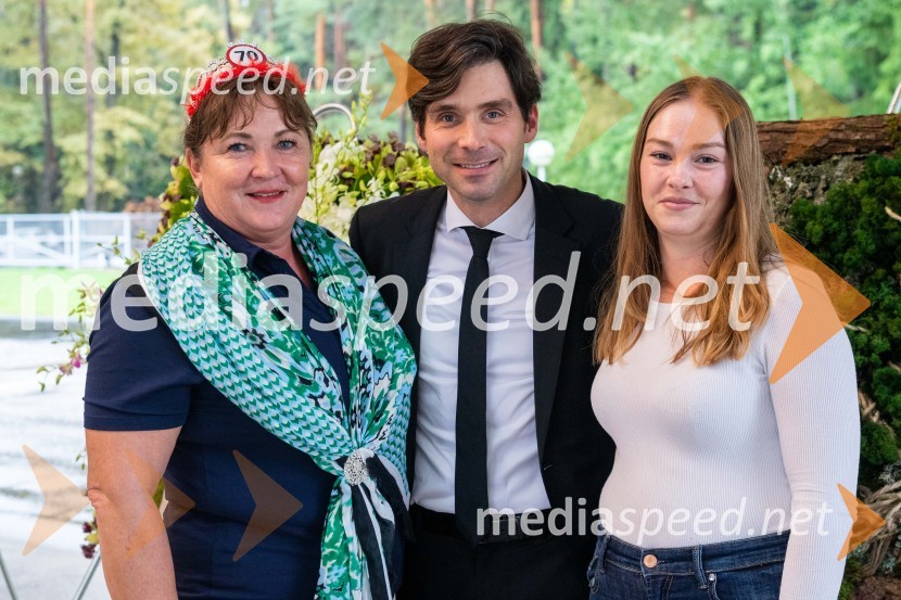  ... ;  Tilen Artač, imitator, glasbenik;  ... Pogrebno podjetje Maribor obeležilo tri pomembne jubileje