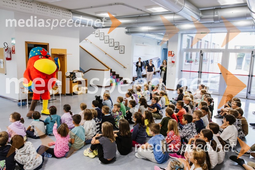 Na OŠ Otona Župančiča otroke razveselili z Nandom in Cicibani