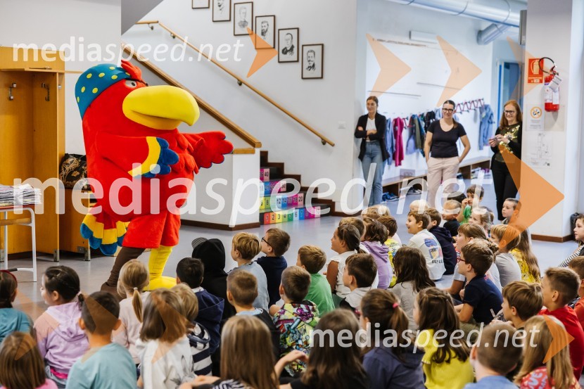 Na OŠ Otona Župančiča otroke razveselili z Nandom in Cicibani